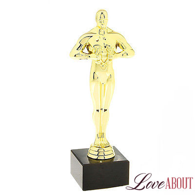 Наградная статуэтка Оскар из пластика